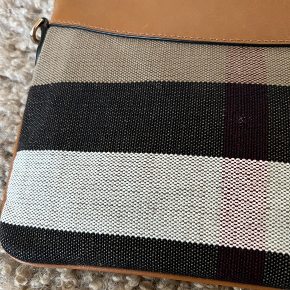 Burberry Crossbody/Wristlet with Straps! - Picture 3 of 14